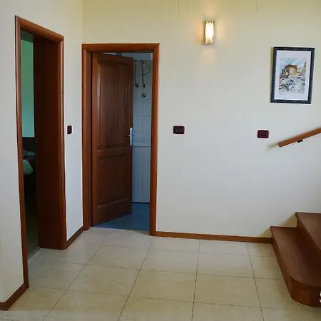 Villa Gardena With Private Pool Šišan