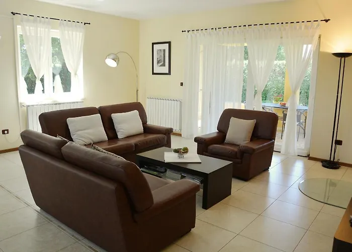 Gardena With Private Pool Vila *